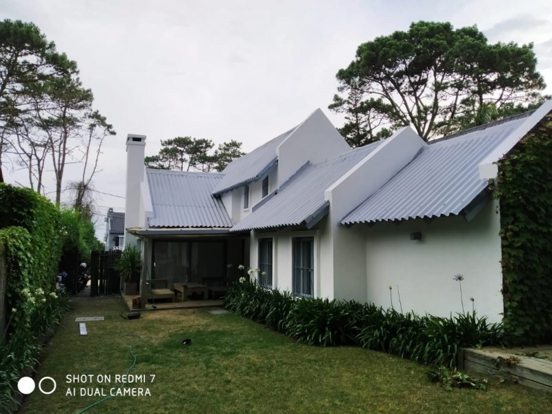 Muy linda casa en Montoya con pileta